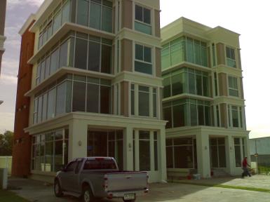 ผลงานติดตั้งกระจก , อลูมิเนียม