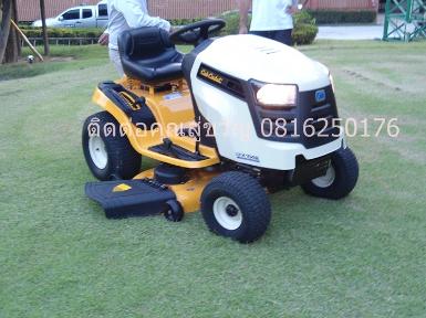 รถตัดหญ้าแบบนั่งขับ Cub Cadet 