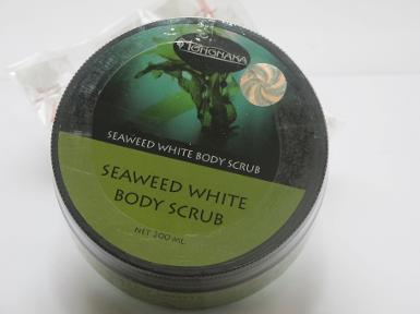 น้องนะคะ ซีวีค ไวท์ บอดี้ สครับ SEAWEED สีเขียว