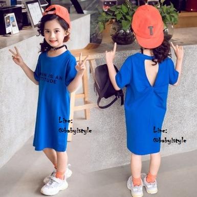  Sales เด็กโต-เดรสแขนสั้นสีน้ำเงินสกรีนAUMAN IS AN ATTITUDEหลังเว้าหยดน้ำไซส์140/150/160รหัสKKL069B