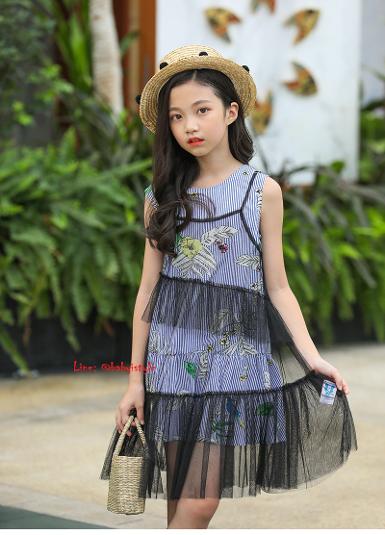  Salesเด็กโต-ชุด2ชิ้นเดรสแขนกุดใบไม้ลายริ้วสีน้ำเงินชายระบาย+เดรสสายเดี่ยวสีดำ ไซส์140 รหัสKKL056B